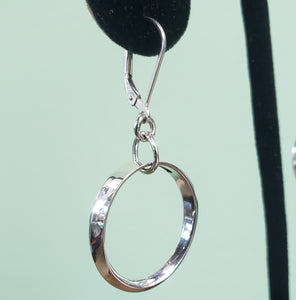 LC8 - Mobius earrings by Lee Cohn